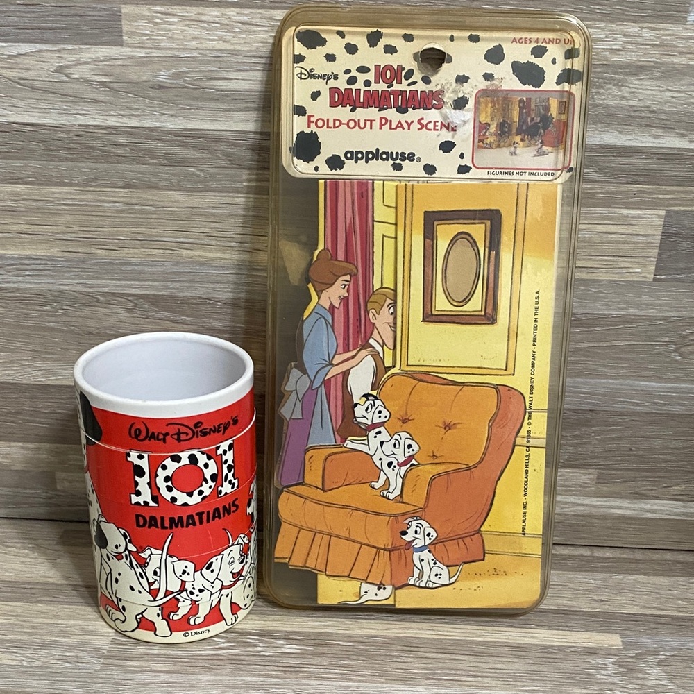 Disney 101 Dalmatians Play Scene and Mug Set - Red and White
